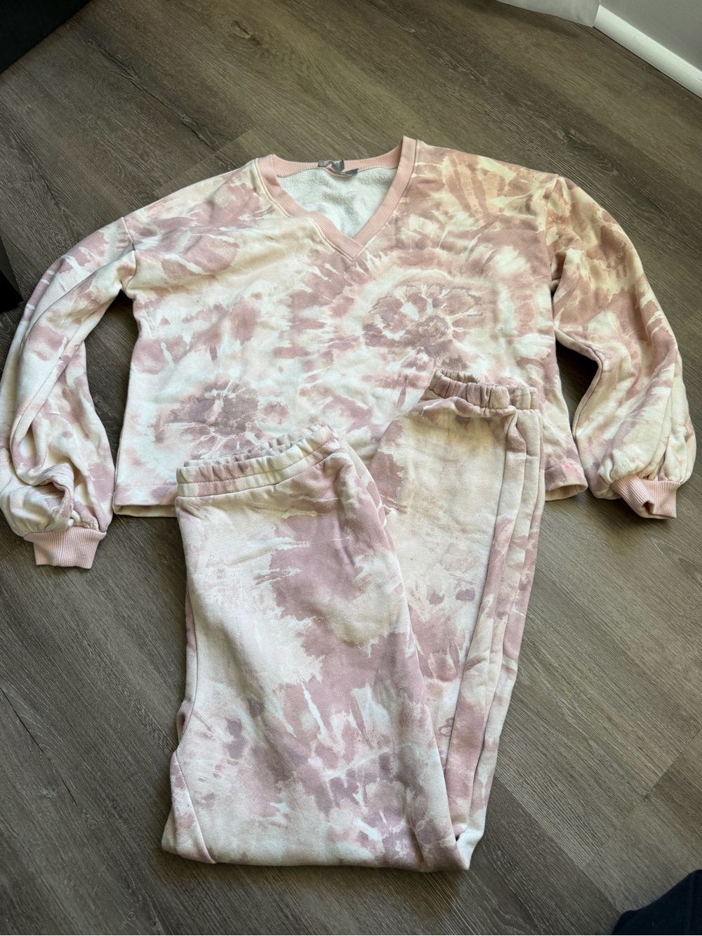 Marled 2 piece sweater/sweatpants set - Picture 2 of 8